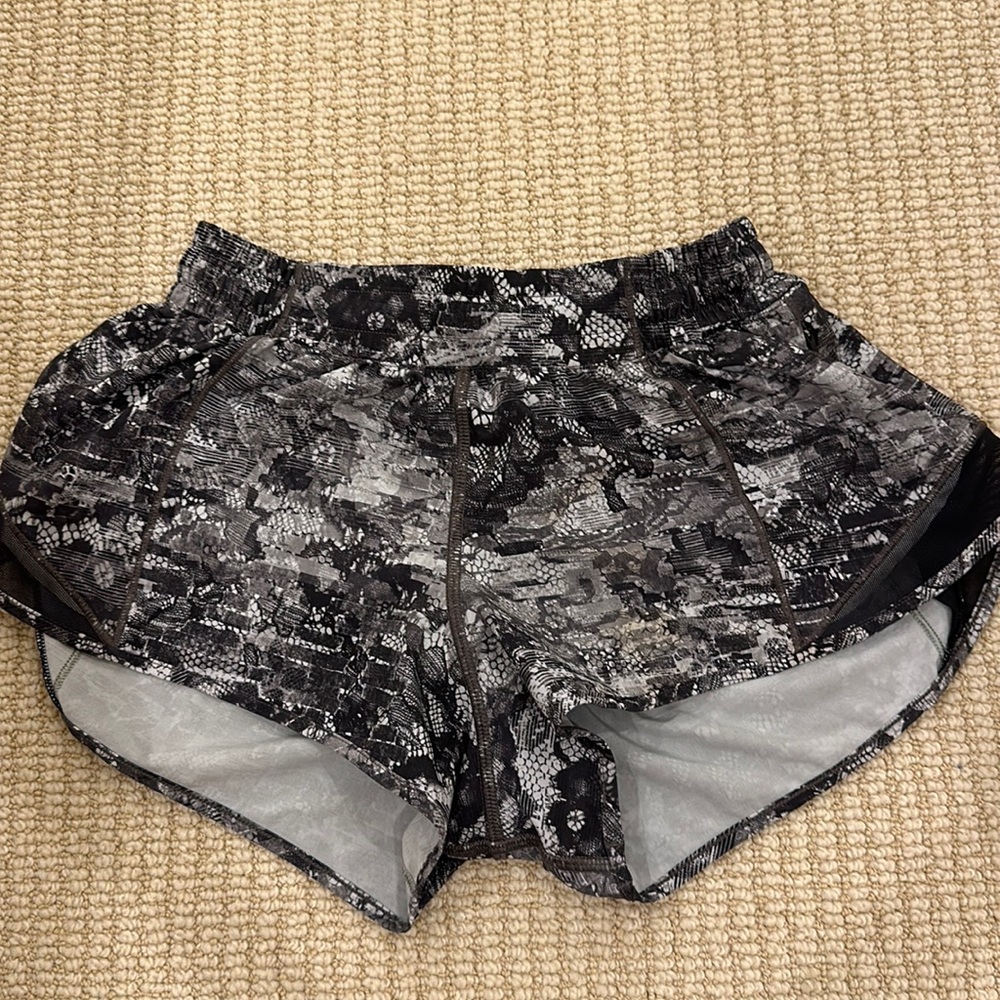 Lulu lemon hotty hot shorts vintage print